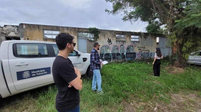 Mais de 120 proprietários de terrenos baldios ou construções abandonadas são notificados em Tubarão