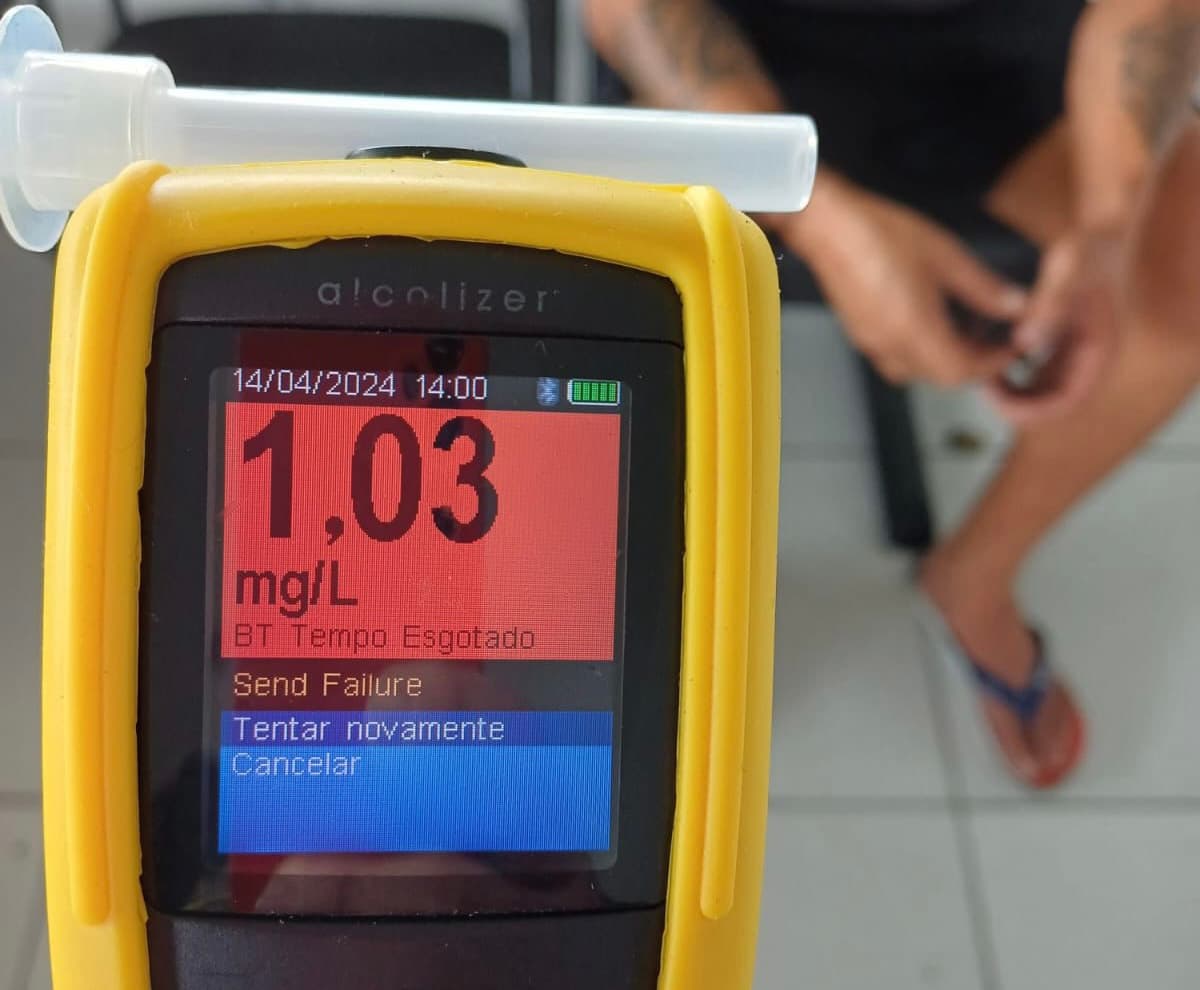 Após noite de bebedeira, motorista de carreta é preso pela PRF em Tubarão