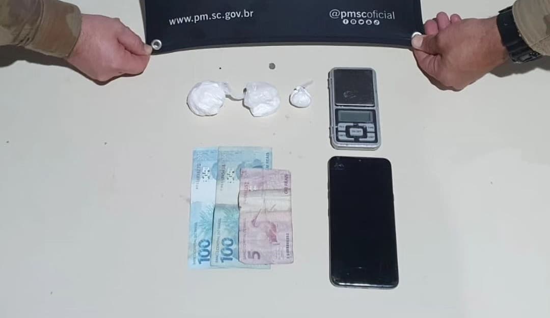 Homem é preso por tráfico de drogas em Imbituba