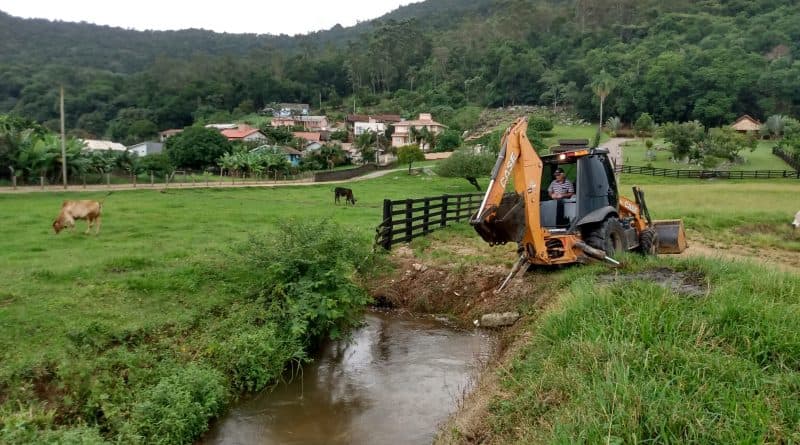 Segue a limpeza de canais em Tubarão para prevenir inundações