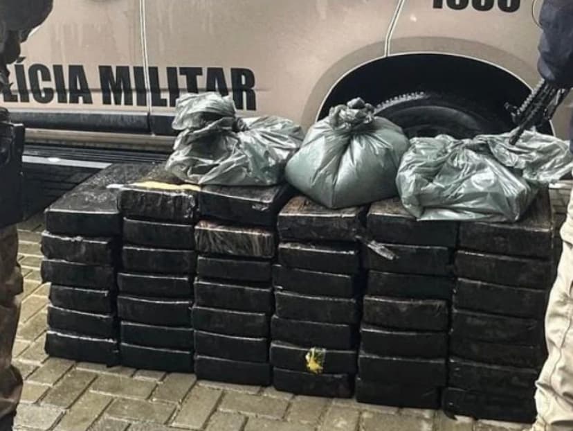 Quase 350 kg de maconha são apreendidos na região; traficante tentou fugir