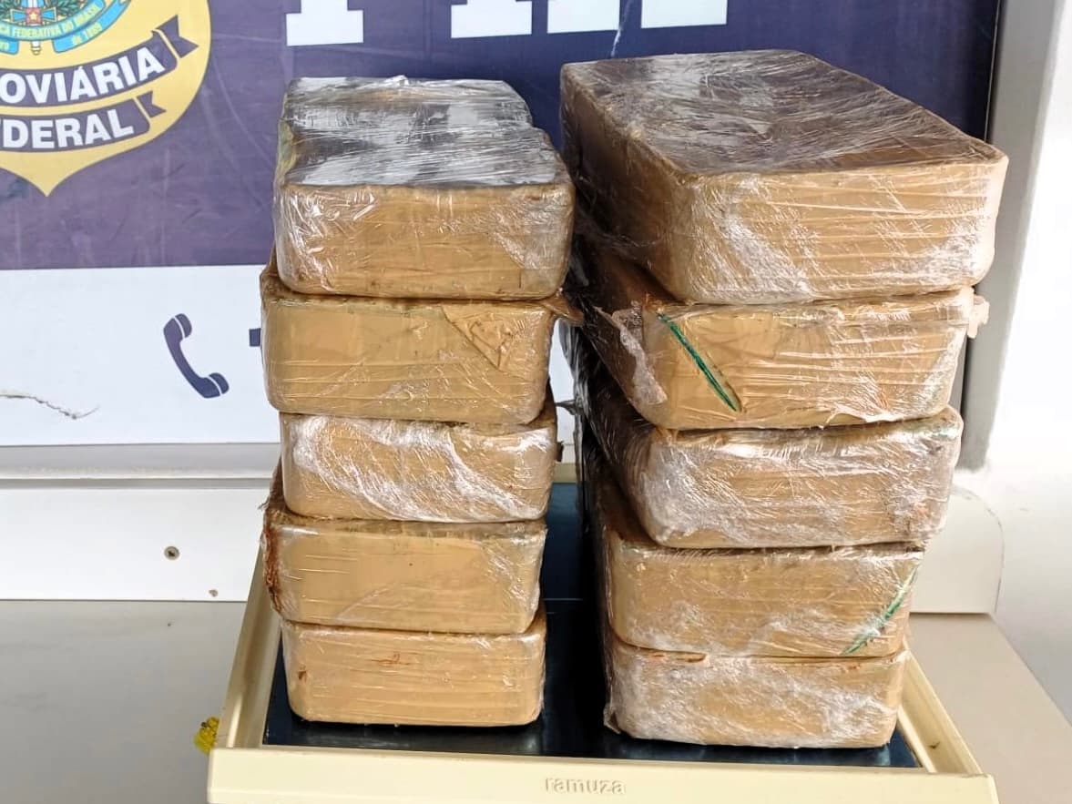 Dupla é presa com 10 quilos de cocaína na BR-101 em Tubarão