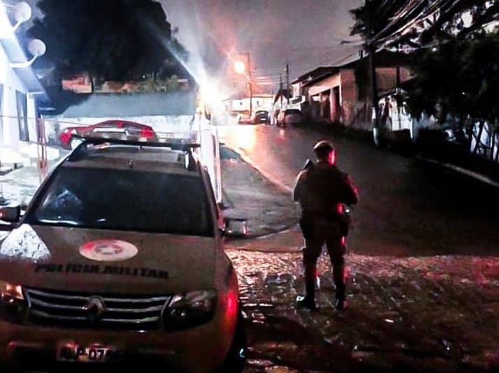 Adolescente é apreendido após bater motocicleta em barranco durante perseguição