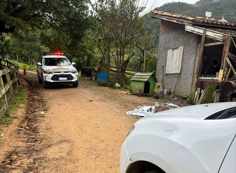 Adolescente que matou o padrasto se apresenta à polícia e deve responder em liberdade