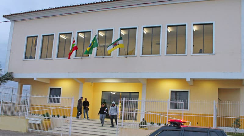 MP pede condenação de três vereadores de Laguna