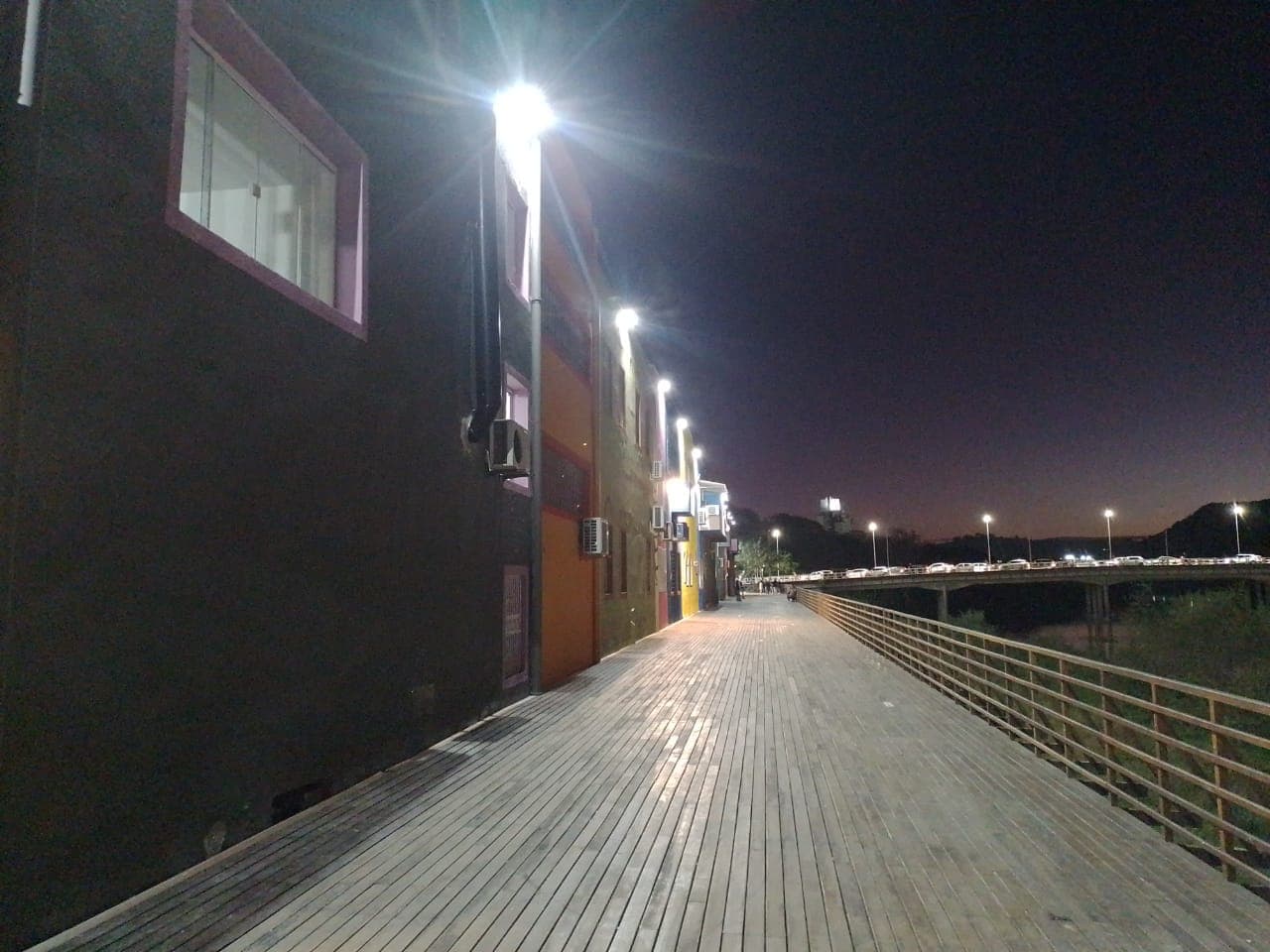 Sistema de iluminação do deck da beira-rio é acionado