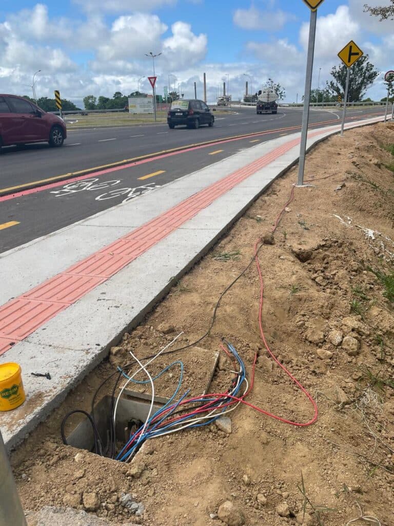 Fios elétricos da nova ponte são furtados apenas algumas horas após a instalação