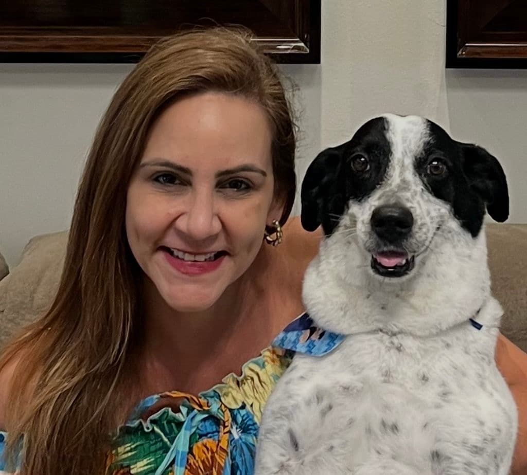 Escritora tubaronense participa de feira internacional de literatura na Itália