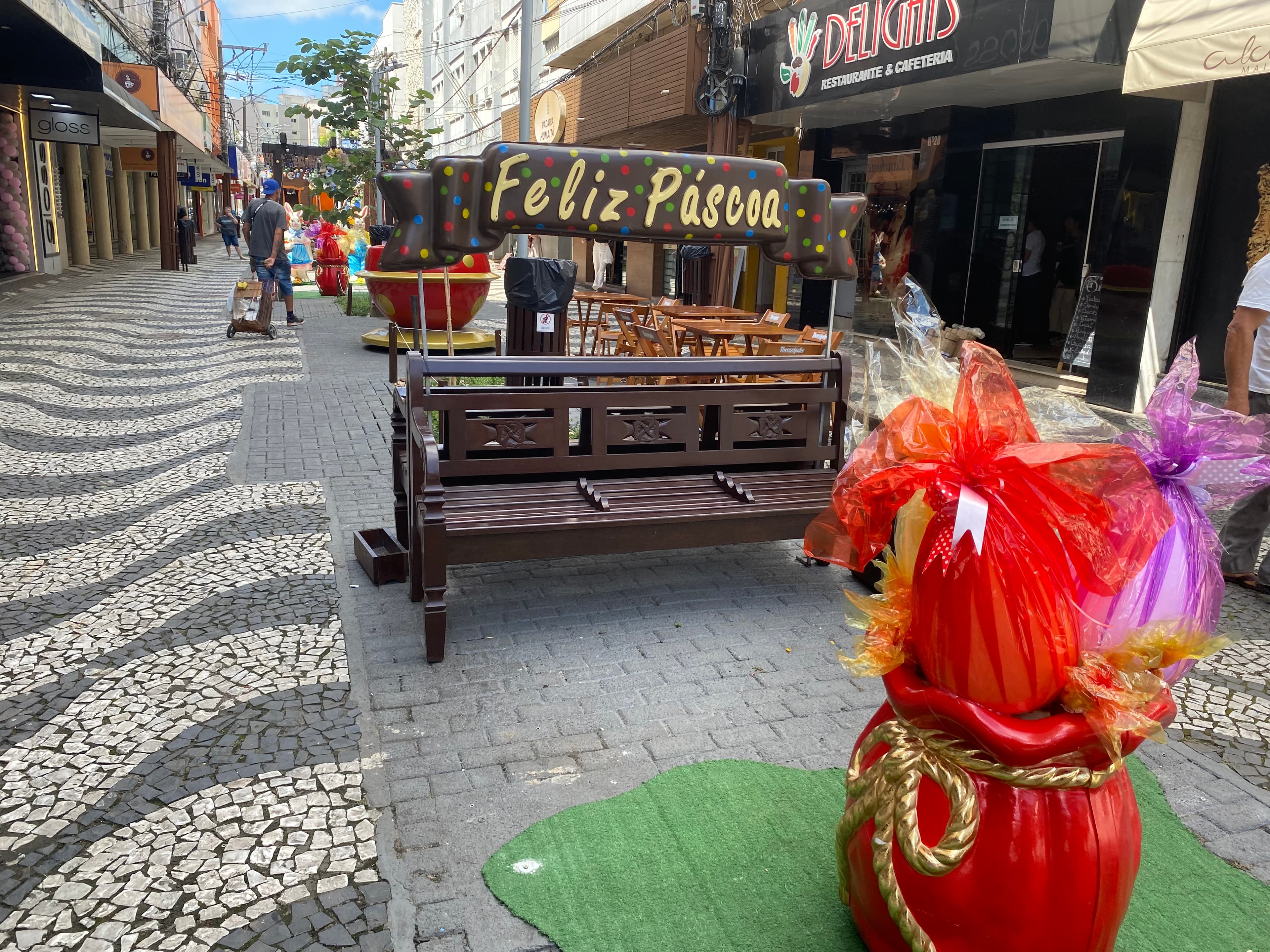 Tubarão ganha decoração especial e entra no clima de Páscoa