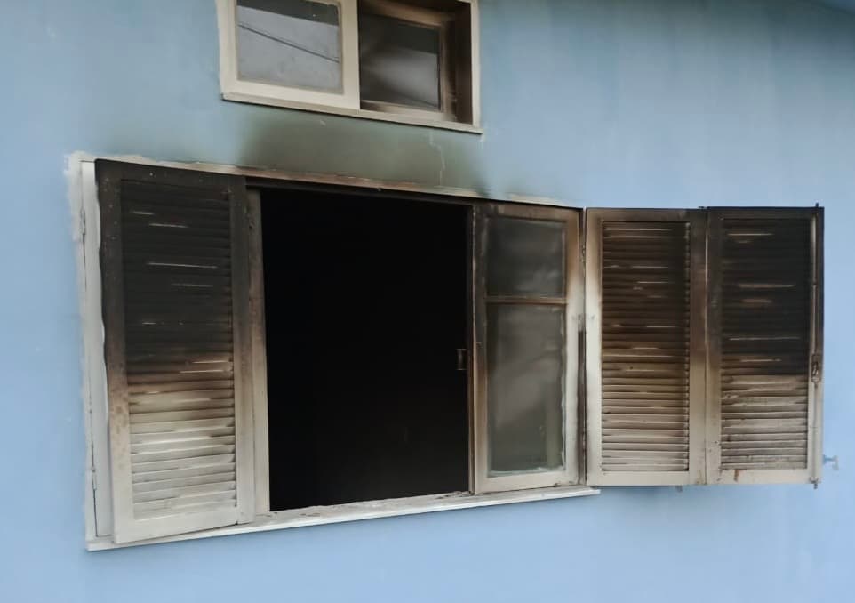 Morador sofre queimaduras de segundo grau durante incêndio em residência