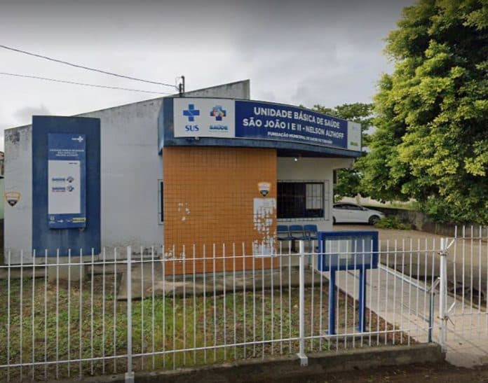 Servidores de unidade de saúde são ameaçados por paciente com faca
