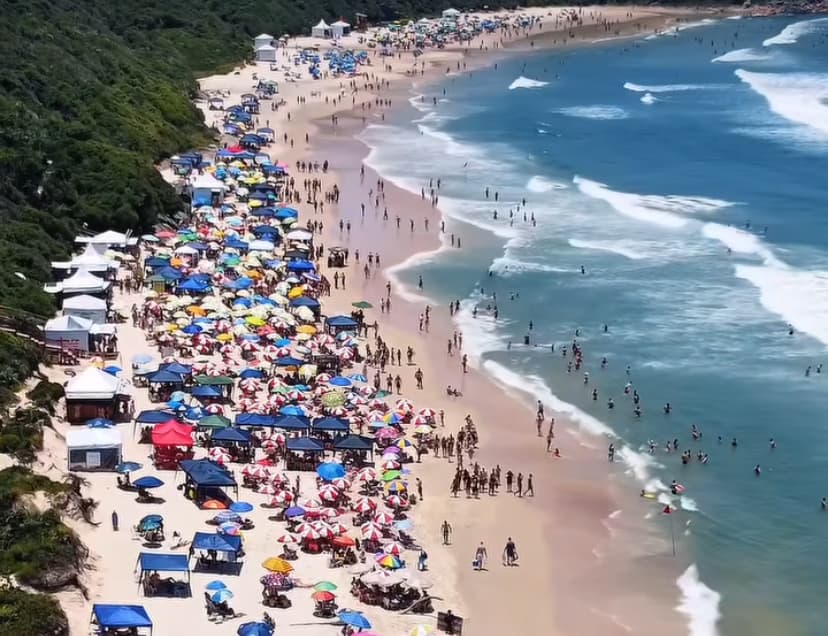 Turismo em Santa Catarina registra segundo maior crescimento do país no verão 2025