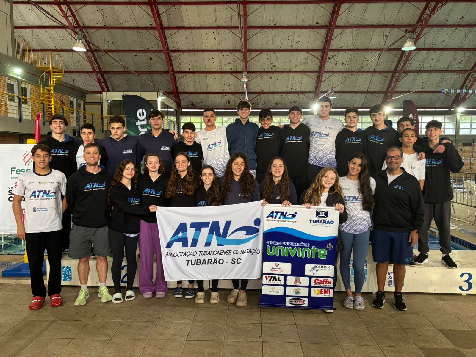 Equipe de natação de Tubarão conquista o 3º lugar no Campeonato Catarinense de Inverno