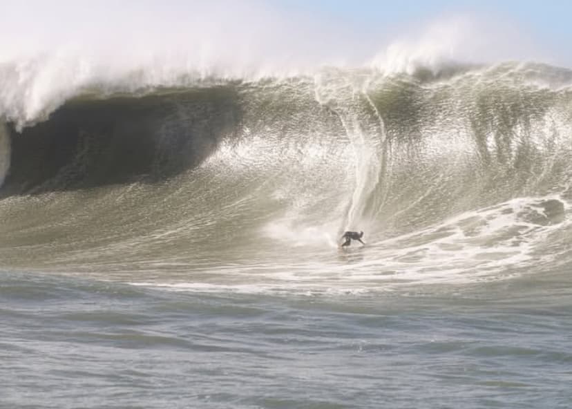 Ondas gigantes da Laje da Jagua ficam ainda maiores após o ciclone