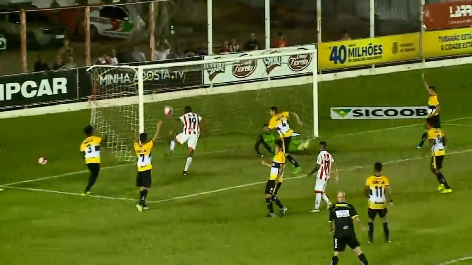 CATARINENSE: Thiago Henrique perde duas chances e Hercílio Luz x Criciúma fica no 0 a 0