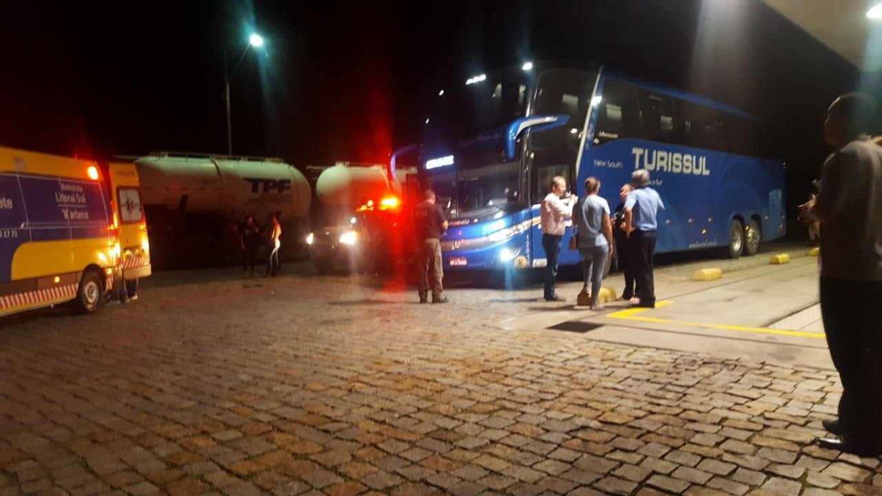 Ônibus que levava comerciantes tubaronenses a SP é alvejado na BR-101