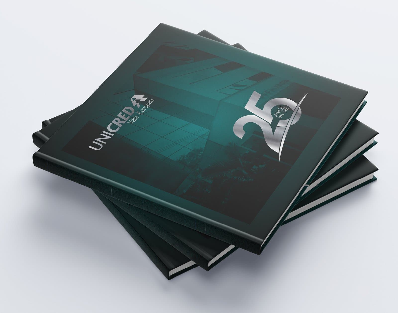 Jornalista Adriana Oliveira lança seu quarto livro sobre cooperativismo