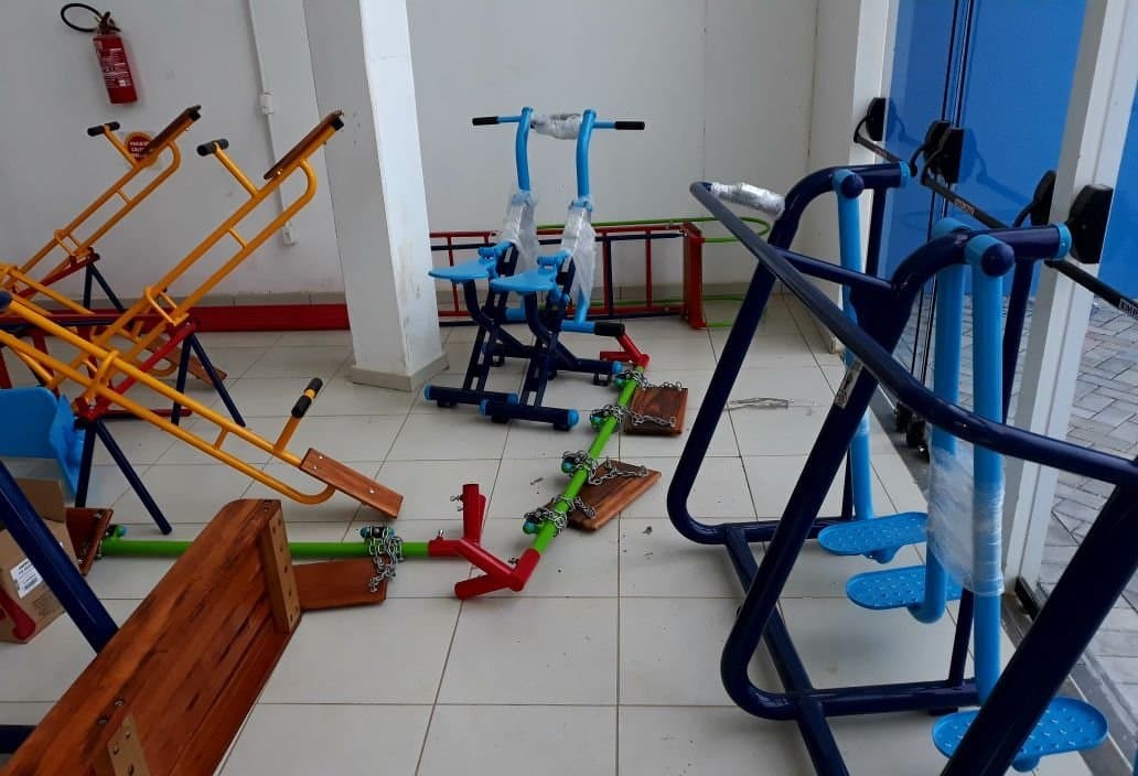 Chegam equipamentos para academia e parque infantil da Arena Multiuso