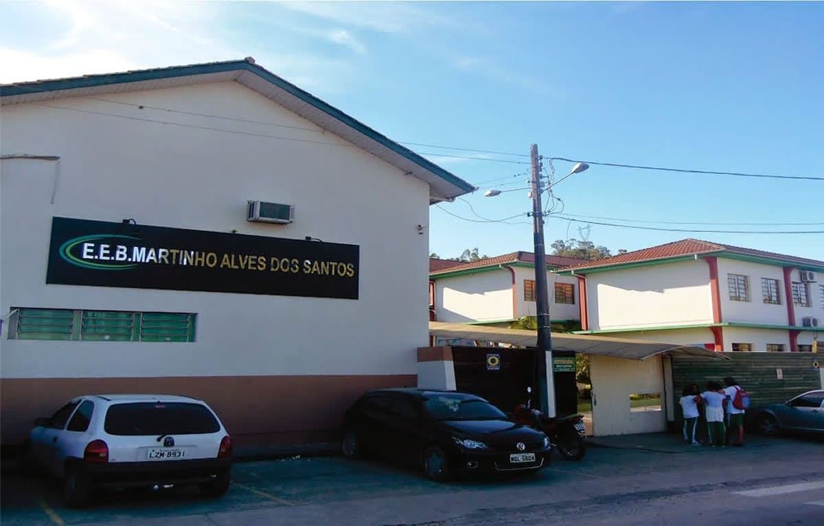 Porta de escola é arrombada e televisão furtada, no bairro São Martinho