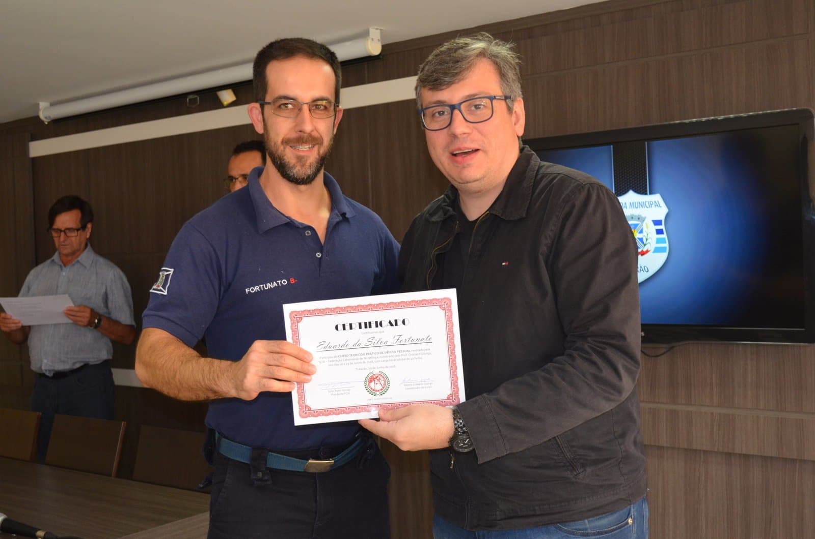 Agentes da Guarda Municipal recebem certificados do curso de Defesa Pessoal