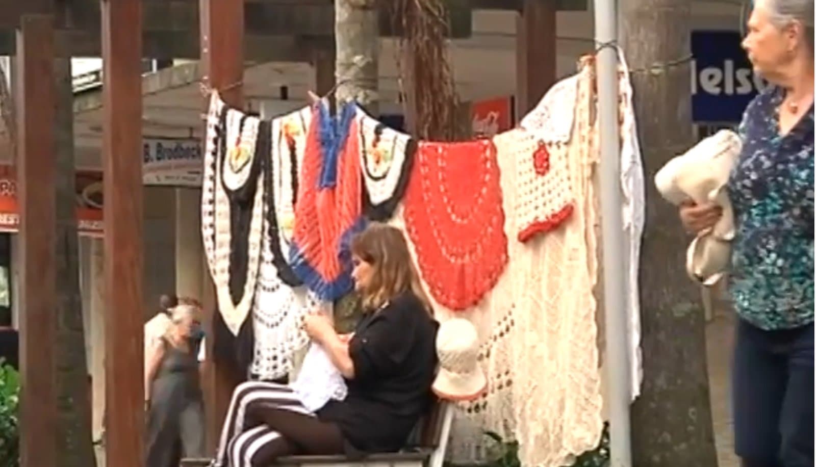 Ambulantes devem retirar crachá na prefeitura