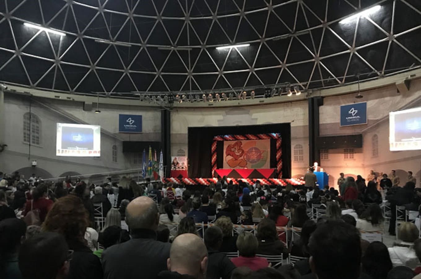 Empresa de formatura é processada por 65 alunos por falta de transparência