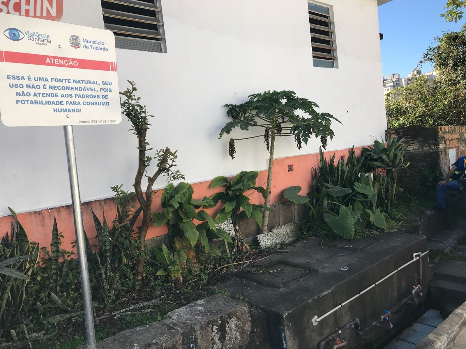 Vigilância Sanitária coloca placas de alerta para consumo de água em fontes naturais