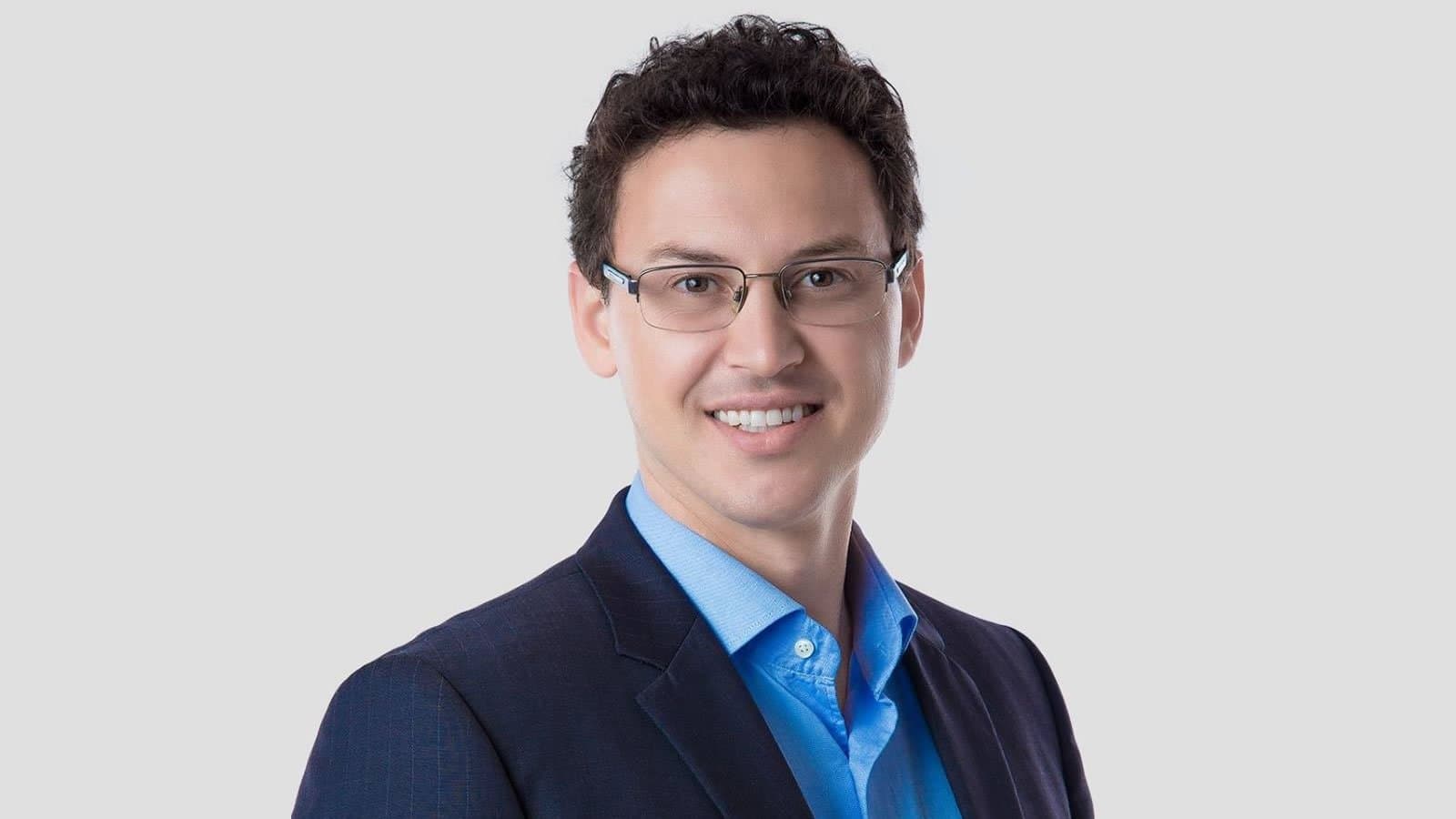 Lucas Esmeraldino surpreende e fica em terceiro na disputa do Senado