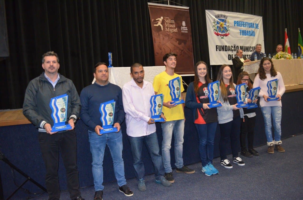 Troféu Salim Mussi Miguel é entregue aos destaques do esporte tubaronense