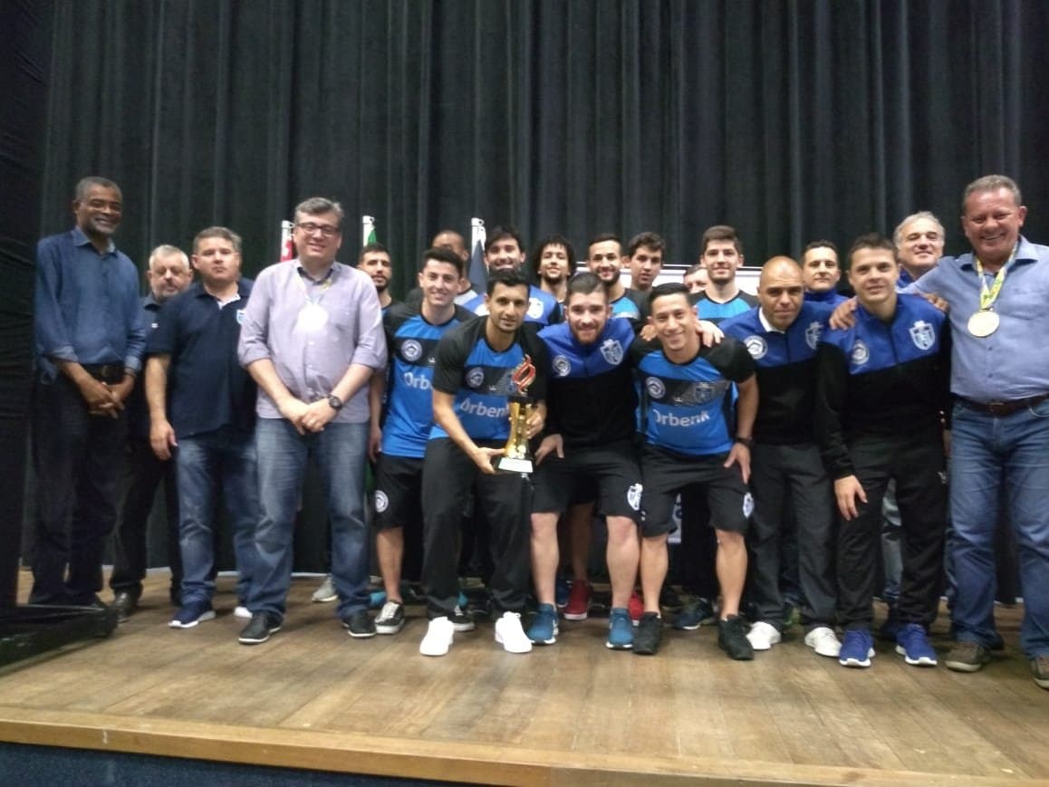 Atletas que participaram do Jasc recebem homenagens