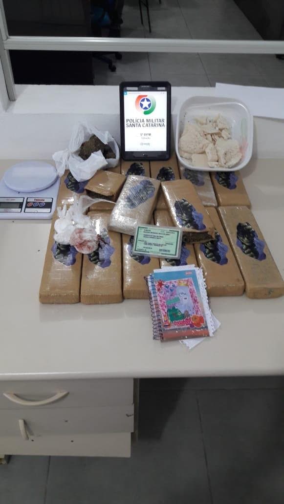 Grávida, mulher leva 18 facadas do marido; PM encontrou drogas na casa