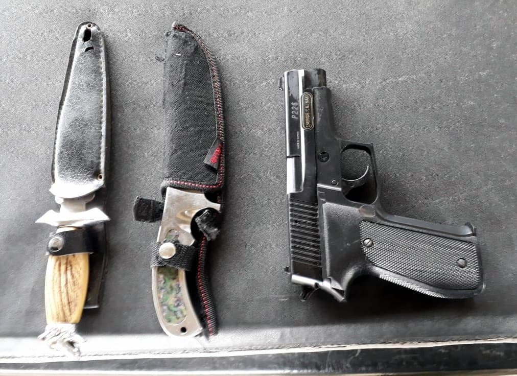 Homem foge da PRF e é flagrado com faca e pistola de mentira