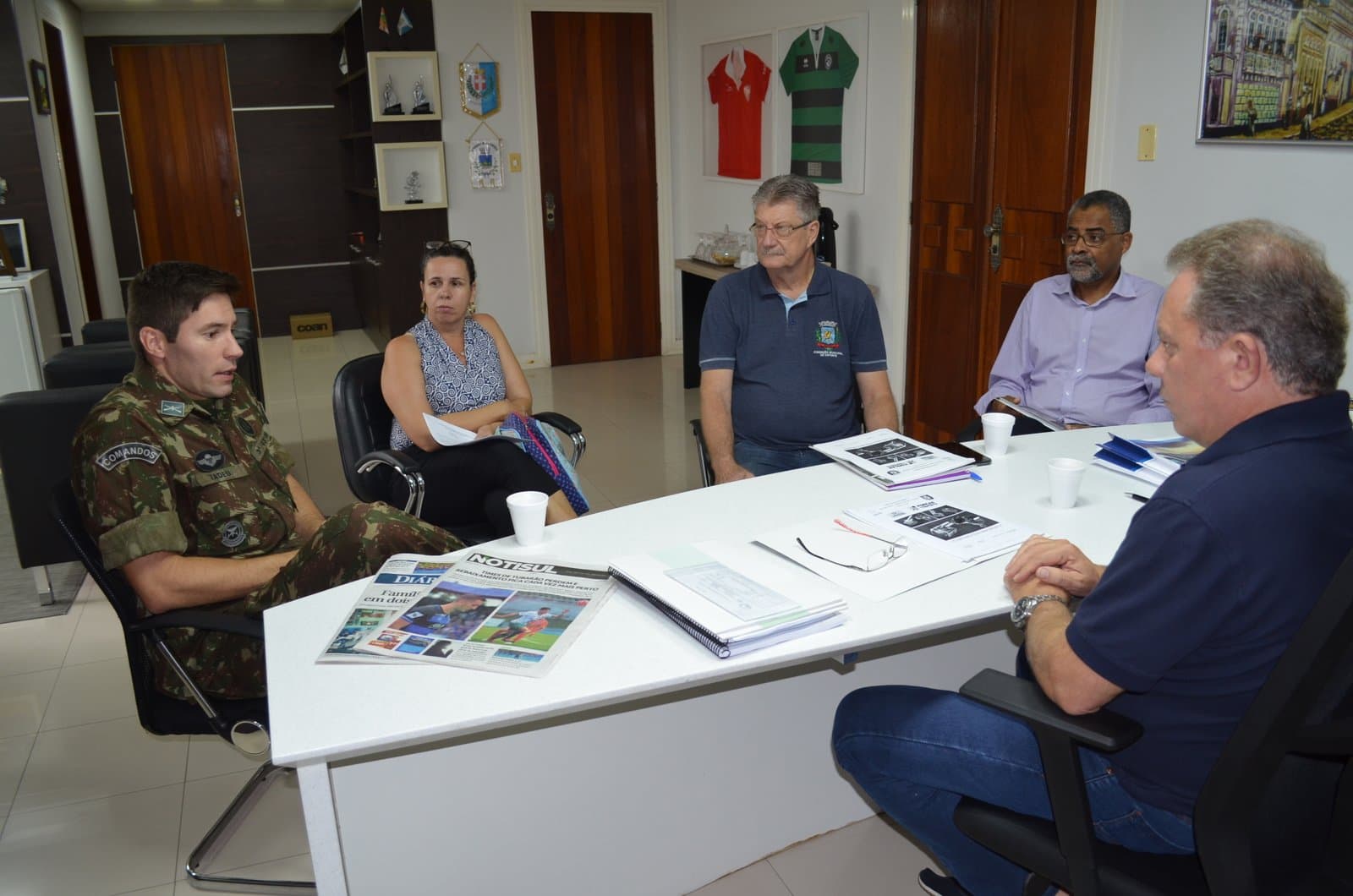 Programa Forças no Esporte oferecerá aulas de basquete e atletismo