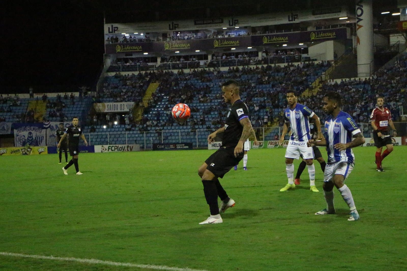 CATARINENSE: Tubarão perde para o líder Avaí na Ressacada
