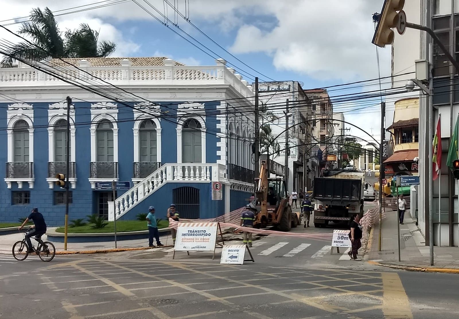 Obras estão programadas para 11 ruas nesta segunda-feira (1º)