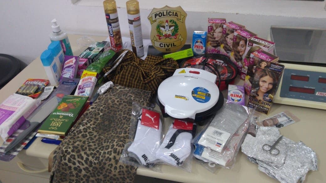 Ladra de supermercados e lojas é presa