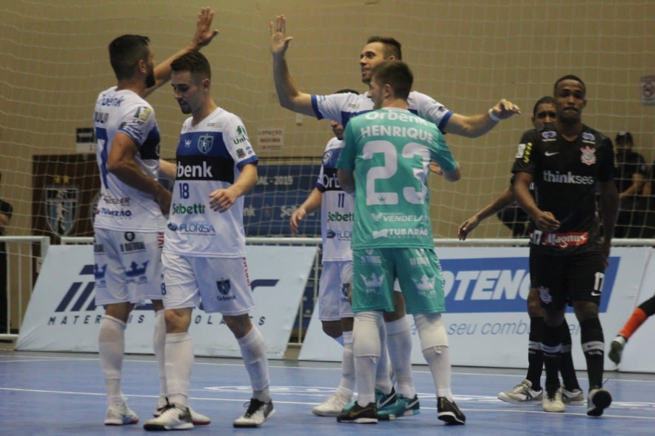 LIGA FUTSAL: Em casa, Tubarão goleia o Corinthians e segue no topo