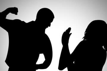 Vítima de violência doméstica, jovem é ferida no rosto com socos e madeiradas