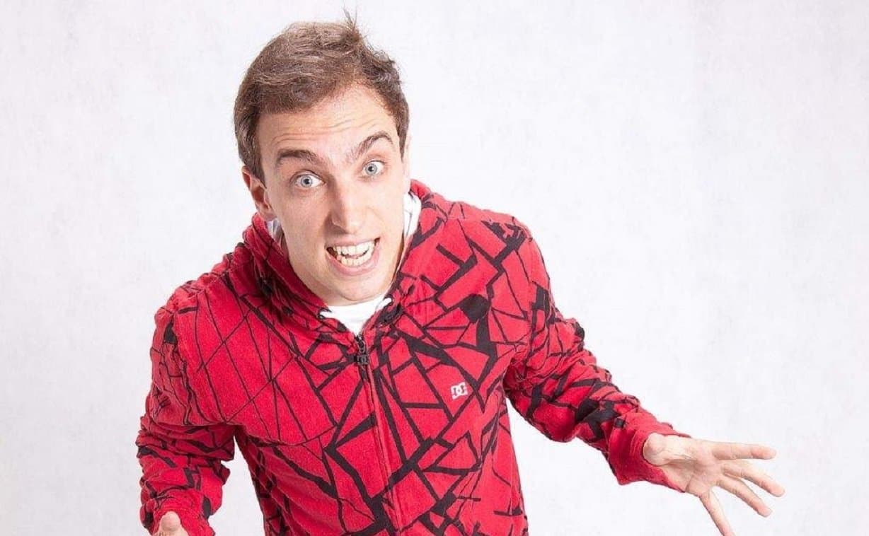 Censurado, show do humorista Leo Lins é transferido para Tubarão