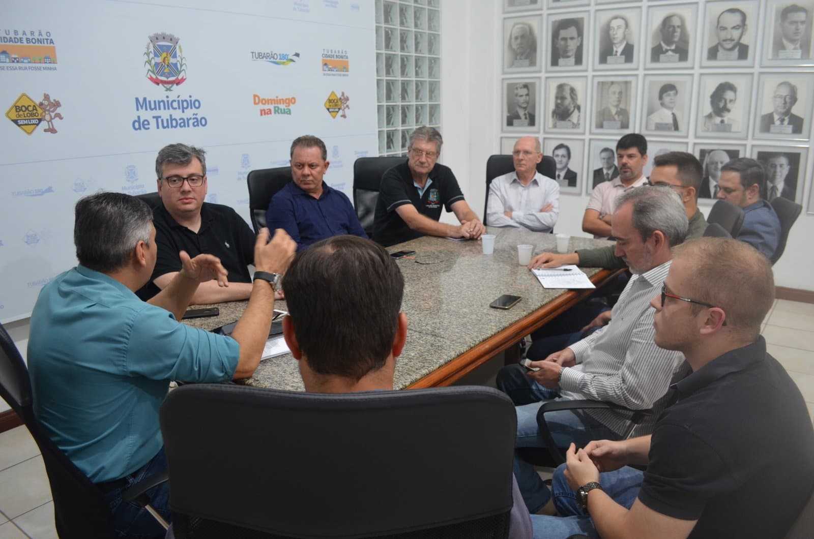 Apesar da previsão de chuva intensa, serviços não são suspensos