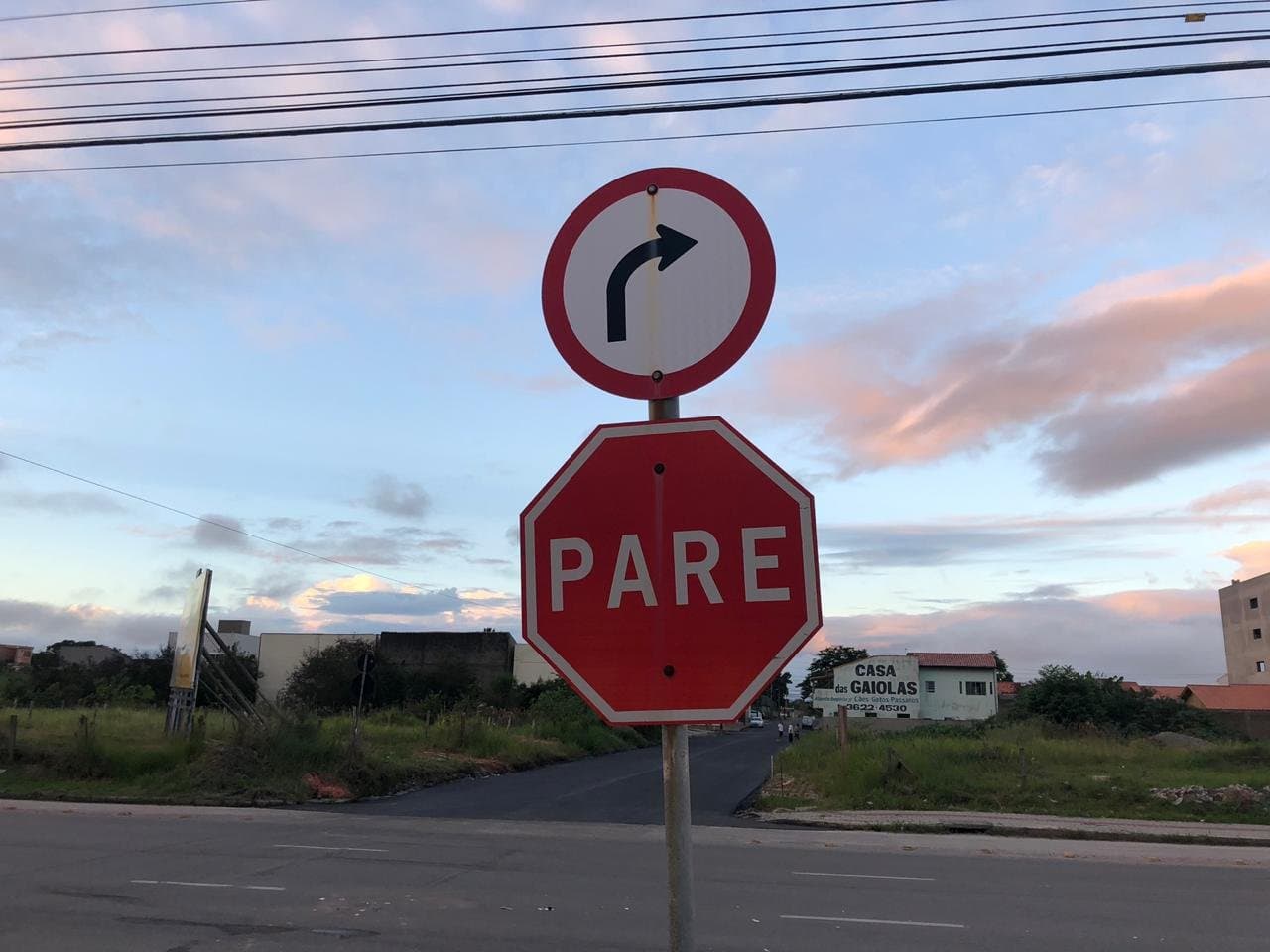 SEGUNDA MÃO - Sentido obrigatório