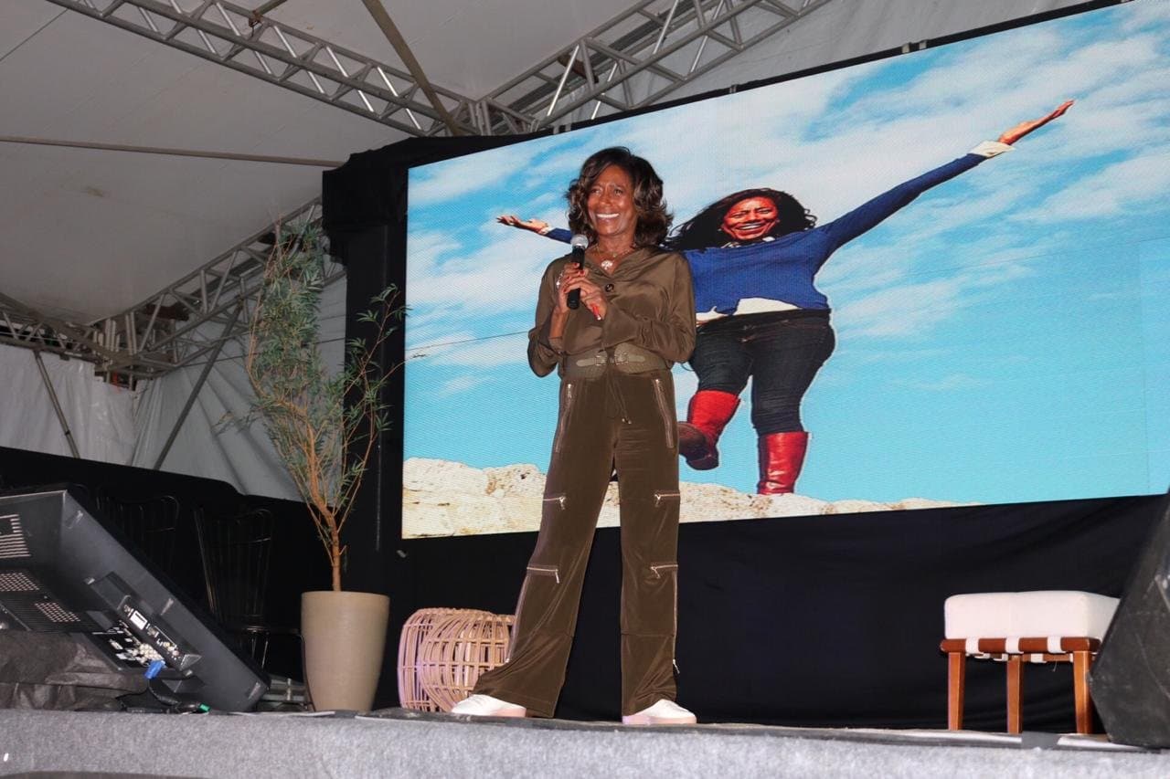 Glória Maria abre o Feincos: "o segredo é seguir um passo de cada vez"