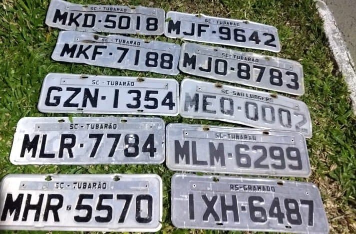 Cerca de 70 placas perdidas nos alagamentos ainda não foram retiradas