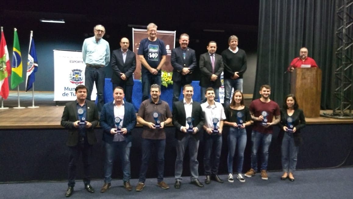 Esportistas recebem o Troféu Salim Mussi Miguel