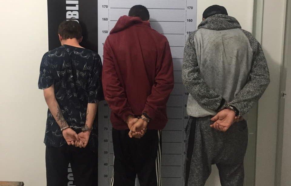 Homem é rendido e enforcado por três bandidos armados