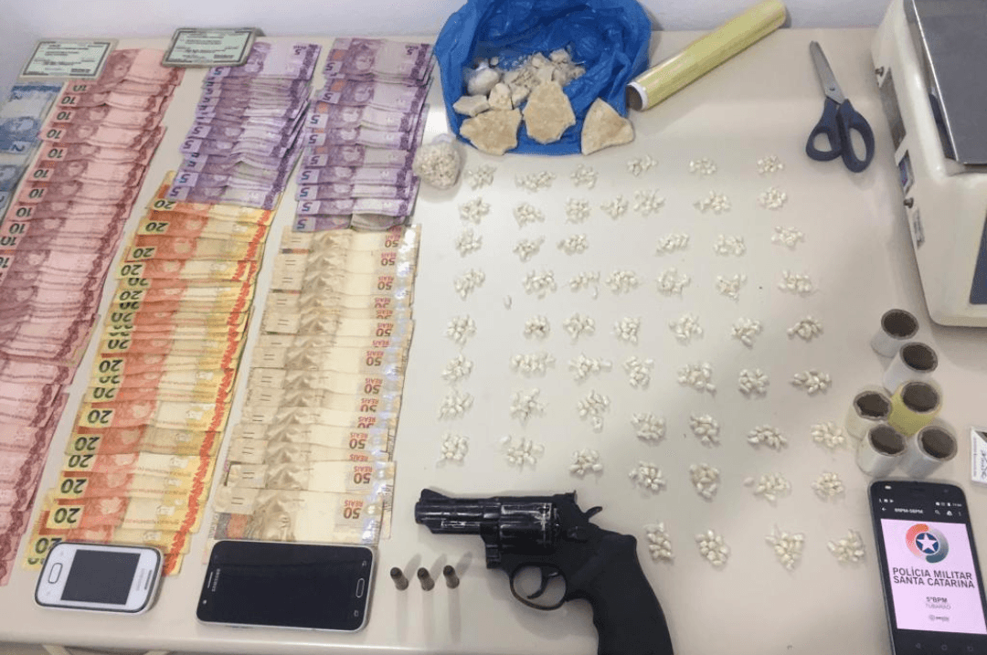 Casal é preso por tráfico e porte ilegal de arma