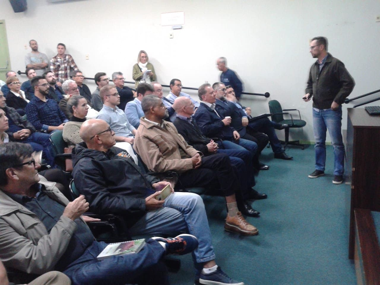 Prefeitura anuncia empréstimos de quase R$ 100 milhões para obras e equipamentos