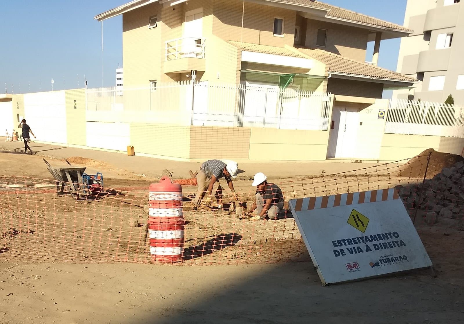 Doze ruas estarão em obras nesta terça-feira (9)