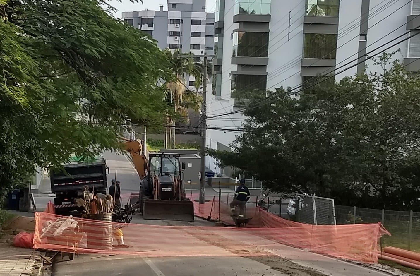 Doze ruas estarão em obras nesta terça-feira (16)