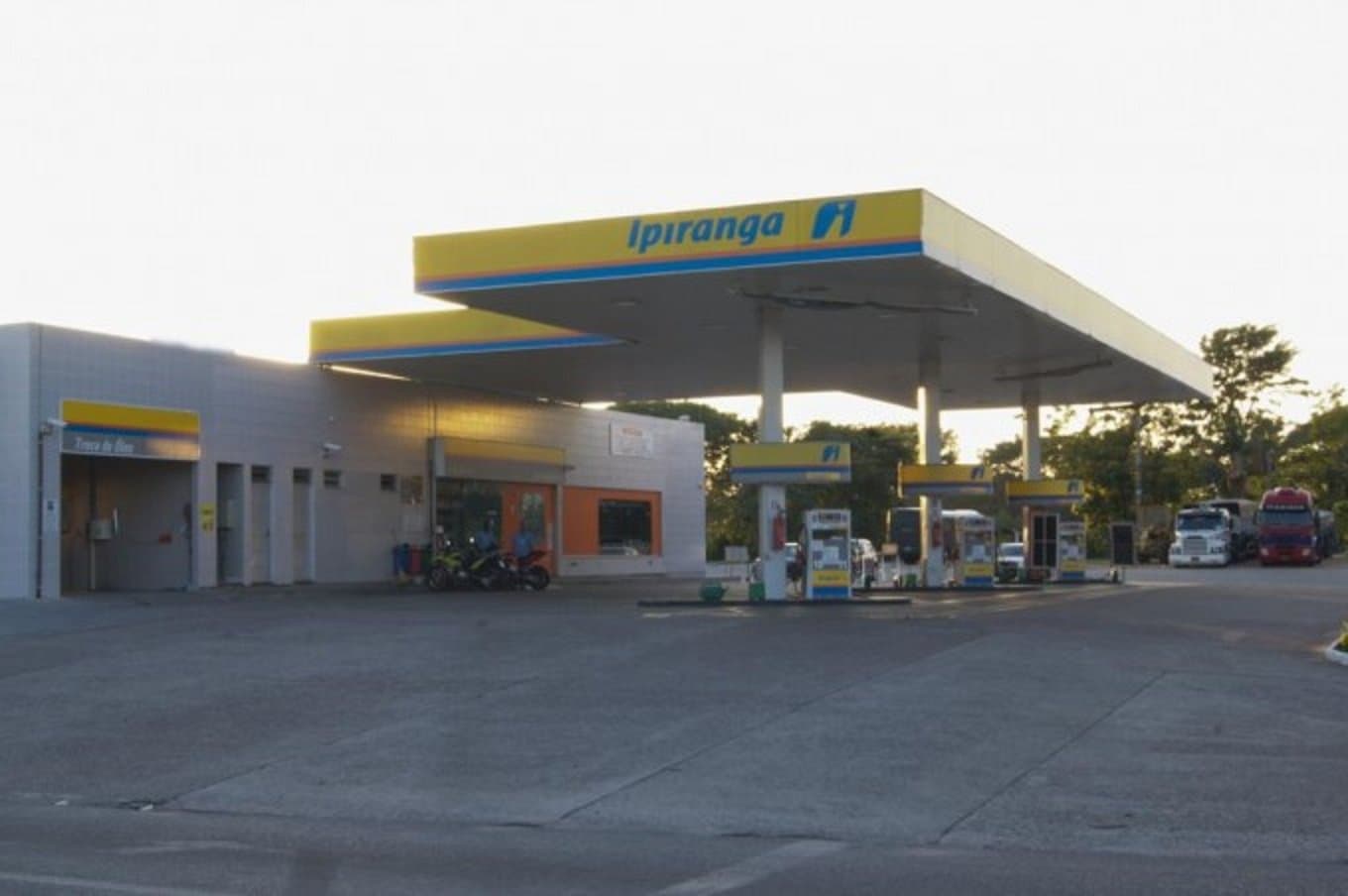 Posto de combustíveis é assaltado; ladrões portavam arma de brinquedo